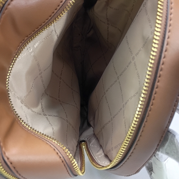 #3005 Brand new with tags, this authentic Michael Kors Jaycee Medium Zip Pocket - Picture 11 of 12